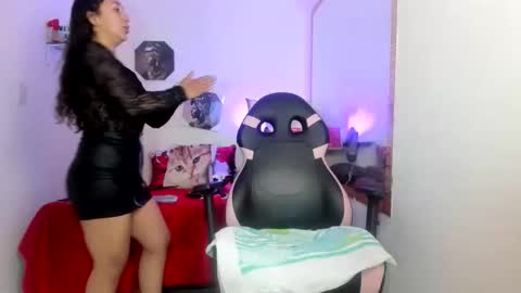 Snapshot of dulce_luna_small chatting on May 27, 11:40 am DULCE online show from May 27, 11:40 am