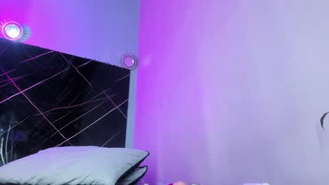 Snapshot of dulce_melodia chatting on December 28, 2:01 am dulce melodia online show from December 28, 2:01 am