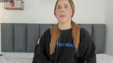 Snapshot of dulce_mg chatting on November 18, 7:18 pm dulce_mg online show from November 18, 7:18 pm