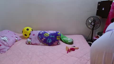 Snapshot of dulce_mmaria chatting on February 21, 12:17 pm dulce online show from February 21, 12:17 pm