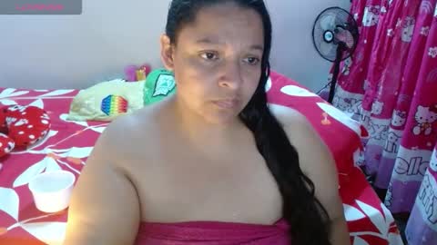 Snapshot of dulce_mmaria chatting on October 17, 1:35 pm dulce online show from October 17, 1:35 pm