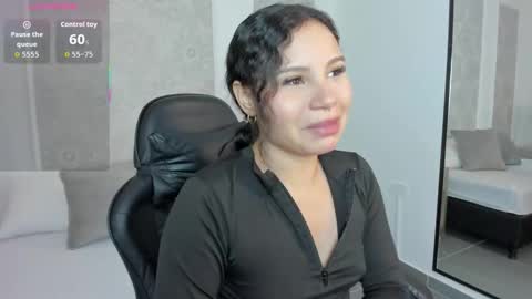 Snapshot of dulce_natyy chatting on December 2, 2:17 am N A T Y online show from December 2, 2:17 am