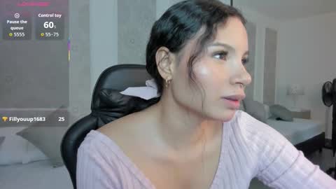 Snapshot of dulce_natyy chatting on December 3, 2:30 am N A T Y online show from December 3, 2:30 am