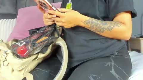 Snapshot of dulceaurora_ chatting on June 22, 1:18 am DULCE AURORA online show from June 22, 1:18 am