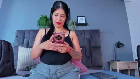 Snapshot of dulceaurora_ chatting on August 1, 2:55 am DULCE AURORA online show from August 1, 2:55 am
