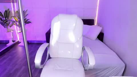 Dulce  online show from February 9, 8:13 pm