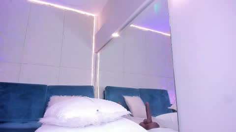 Dulce  online show from March 5, 7:32 pm