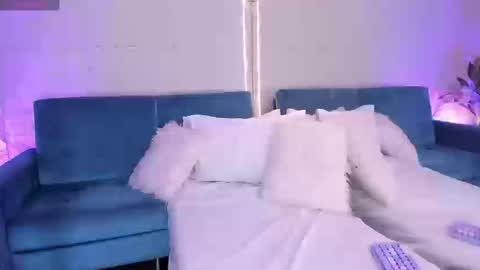 Dulce  online show from March 14, 8:25 pm