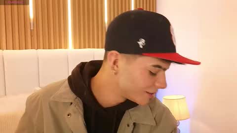 Dulcey online show from March 17, 4:39 am