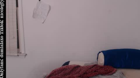 Snapshot of dumlala chatting on December 8, 2:49 am the only advantage you have over me is that u can kiss my ass and i cant online show from December 8, 2:49 am