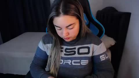 Snapshot of dumont_model chatting on December 8, 4:57 am Nicole   online show from December 8, 4:57 am