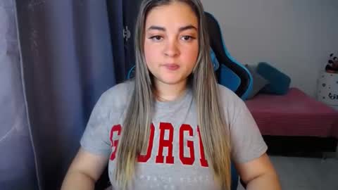 Snapshot of dumont_model chatting on December 14, 9:56 pm Nicole   online show from December 14, 9:56 pm