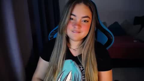 Snapshot of dumont_model chatting on January 10, 4:44 am Nicole   online show from January 10, 4:44 am