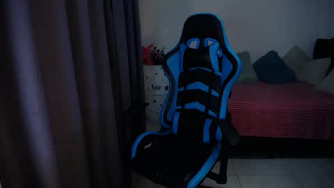 Snapshot of dumont_model chatting on January 10, 7:46 am Nicole   online show from January 10, 7:46 am