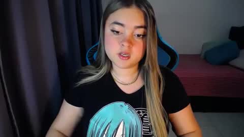 Snapshot of dumont_model chatting on January 11, 3:34 am Nicole   online show from January 11, 3:34 am