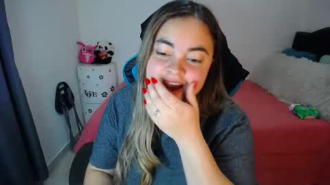 Snapshot of dumont_model chatting on March 6, 3:35 pm Nicole   online show from March 6, 3:35 pm