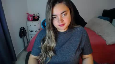 Snapshot of dumont_model chatting on March 6, 8:37 pm Nicole   online show from March 6, 8:37 pm