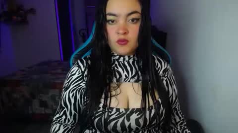 Snapshot of dumont_model chatting on September 22, 6:04 am Nicole   online show from September 22, 6:04 am