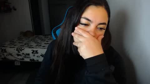 Snapshot of dumont_model chatting on October 10, 1:48 am Nicole   online show from October 10, 1:48 am