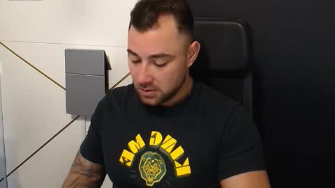 Snapshot of duncanstones chatting on October 30, 5:20 am DuncanStone online show from October 30, 5:20 am