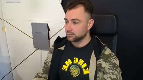 Snapshot of duncanstones chatting on November 6, 6:25 am DuncanStone online show from November 6, 6:25 am