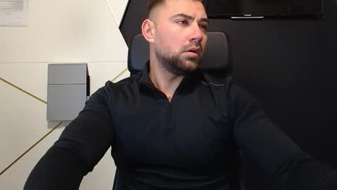 Snapshot of duncanstones chatting on November 23, 5:18 am DuncanStone online show from November 23, 5:18 am