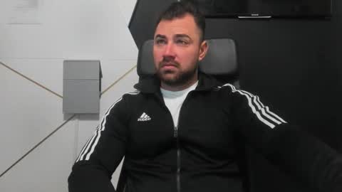 Snapshot of duncanstones chatting on November 30, 5:11 am DuncanStone online show from November 30, 5:11 am