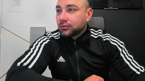 Snapshot of duncanstones chatting on December 5, 4:54 am DuncanStone online show from December 5, 4:54 am