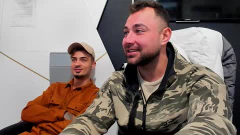 Snapshot of duncanstones chatting on December 16, 7:13 am DuncanStone online show from December 16, 7:13 am