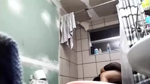 Snapshot of duo_cream_queens chatting on December 3, 6:10 am duo_cream_queens online show from December 3, 6:10 am