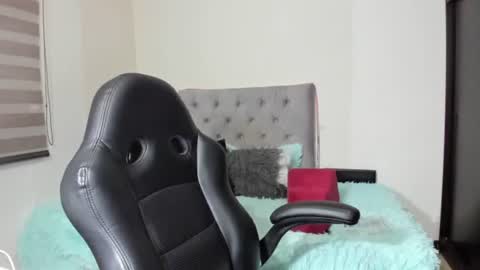 Snapshot of duqueza4you chatting on March 8, 2:45 am Katia online show from March 8, 2:45 am