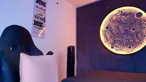 duran_dhikol1 online show from August 5, 2:14 am