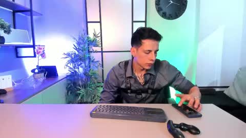 Dustin Sonne online show from May 1, 4:28 am