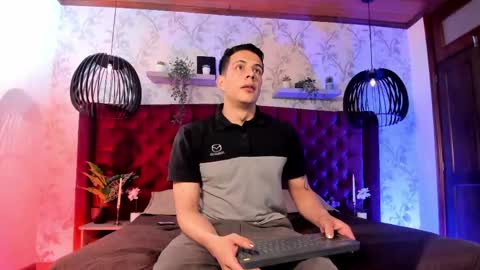 Dustin Sonne online show from May 2, 3:44 am