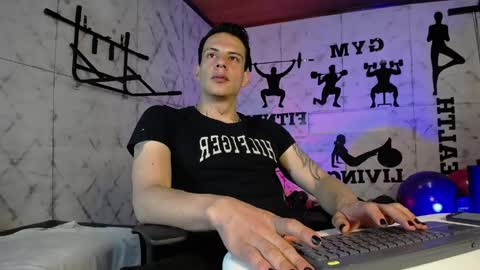Dustin Sonne online show from May 24, 3:22 am