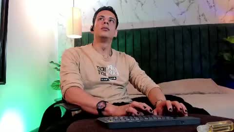 Dustin Sonne online show from July 13, 3:31 am