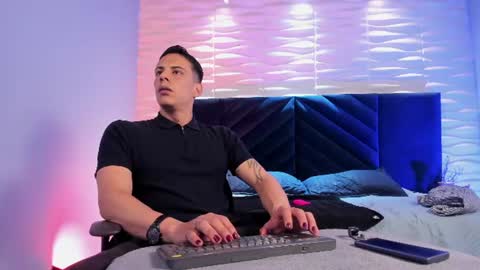 Dustin Sonne online show from August 1, 3:39 am
