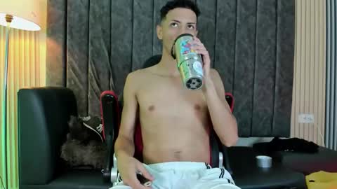 Snapshot of dustinandjordan chatting on November 27, 4:14 am dustinandjordan online show from November 27, 4:14 am