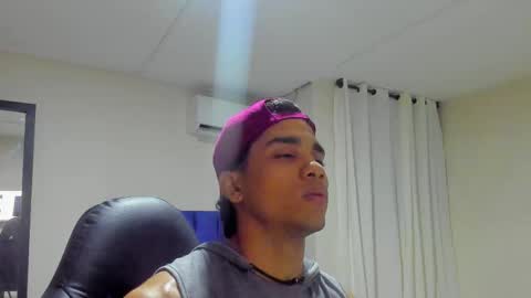 Snapshot of dustyn__michelle chatting on February 1, 2:10 am DUSTYN MICHELLE online show from February 1, 2:10 am