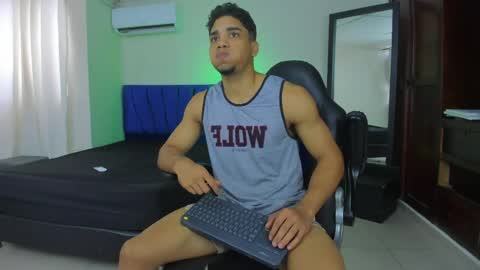 Snapshot of dustyn__michelle chatting on March 20, 3:50 pm DUSTYN MICHELLE online show from March 20, 3:50 pm