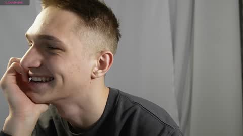 Dustyn online show from December 26, 2:27 pm