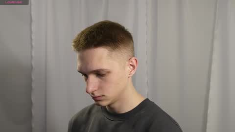 Dustyn online show from December 27, 2:22 pm