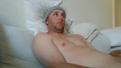 Snapshot of dustyroy09 chatting on December 3, 4:20 am dustyroy09 online show from December 3, 4:20 am