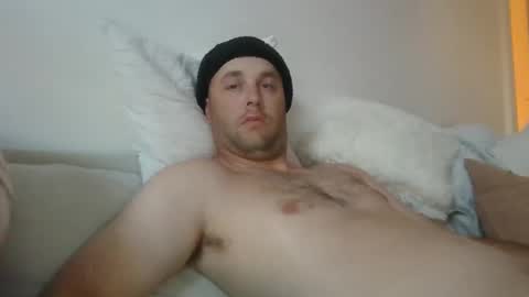 Snapshot of dustyroy09 chatting on March 25, 9:32 pm dustyroy09 online show from March 25, 9:32 pm