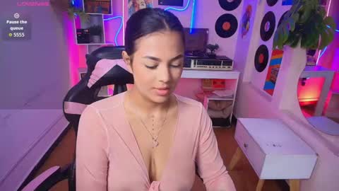 duulce_mia online show from May 16, 11:20 am