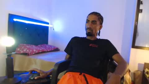 Snapshot of duvanf18 chatting on May 10, 6:02 pm Elburrito online show from May 10, 6:02 pm