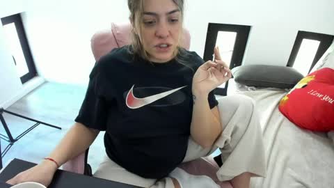dayana online show from May 3, 5:02 am