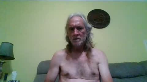 Snapshot of dyankee68 chatting on June 2, 10:17 am dyankee68 online show from June 2, 10:17 am