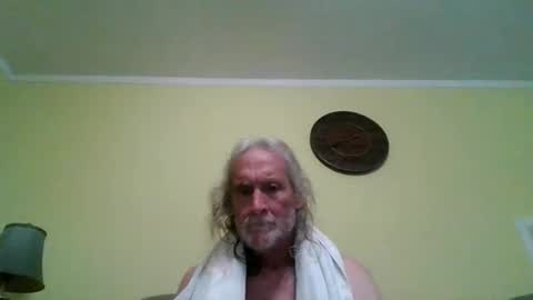 Snapshot of dyankee68 chatting on June 4, 12:16 am dyankee68 online show from June 4, 12:16 am
