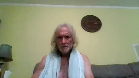 Snapshot of dyankee68 chatting on August 2, 4:16 pm dyankee68 online show from August 2, 4:16 pm
